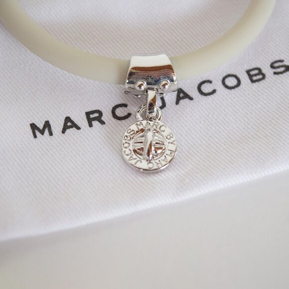 Marc Jacobs Charm Rubber Bracelet in Oyster Grey - Picture 4 of 11